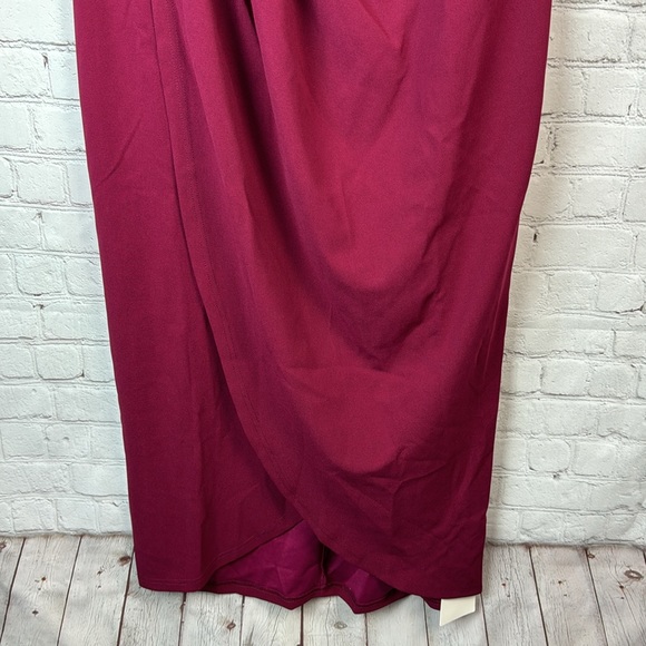 BloomChic Burgundy Twist Front Pleated Detail Off Shoulder Dress Plus Size 1X - Picture 5 of 6